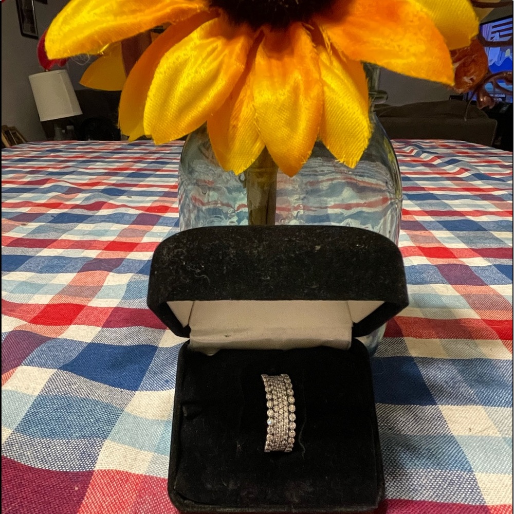 Beautiful sterling silver ring with diamonds